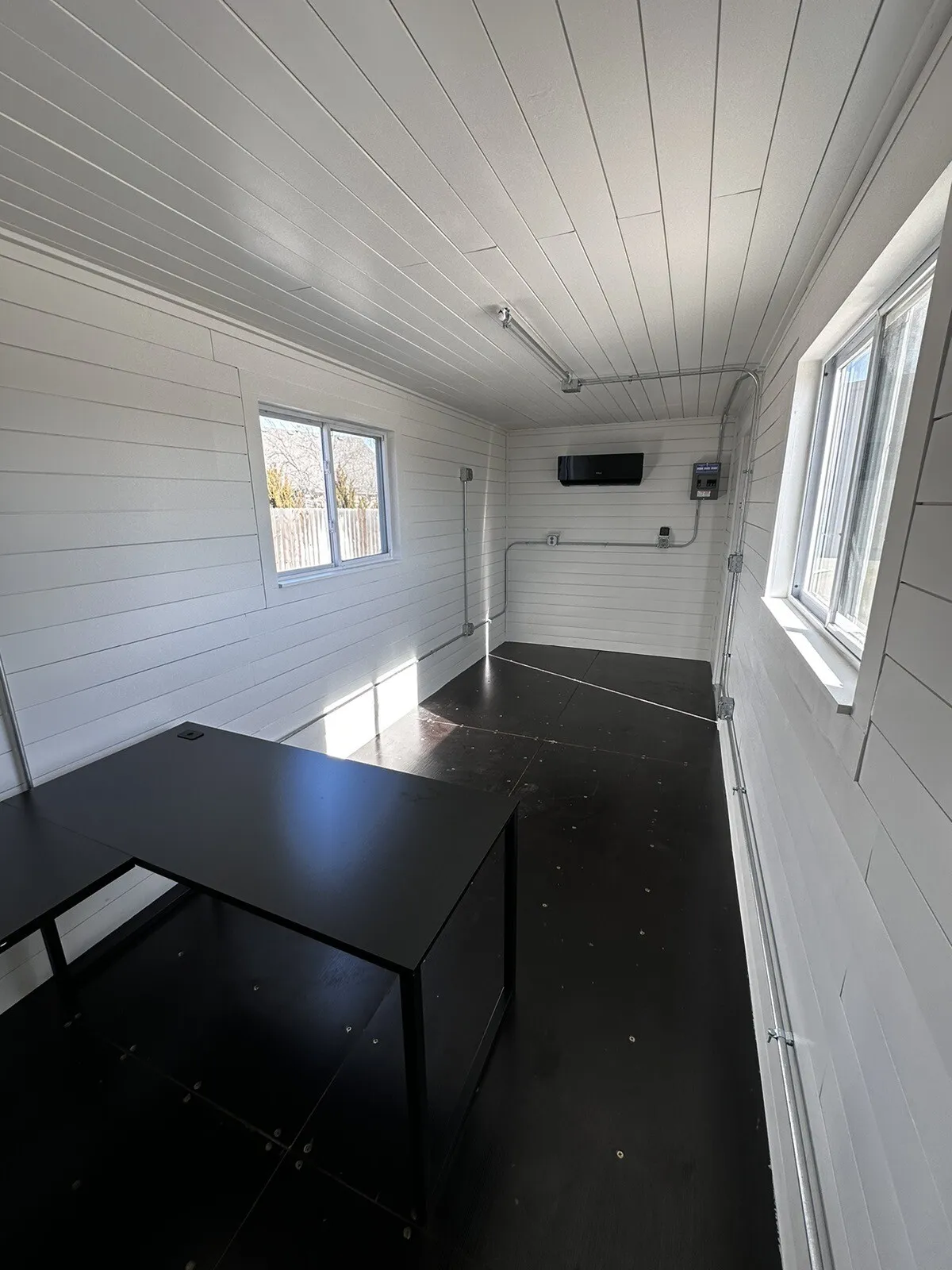 20ft 20’ Slate Gray Shiplap 120V Shipping Container Office Mini Split - Image 4