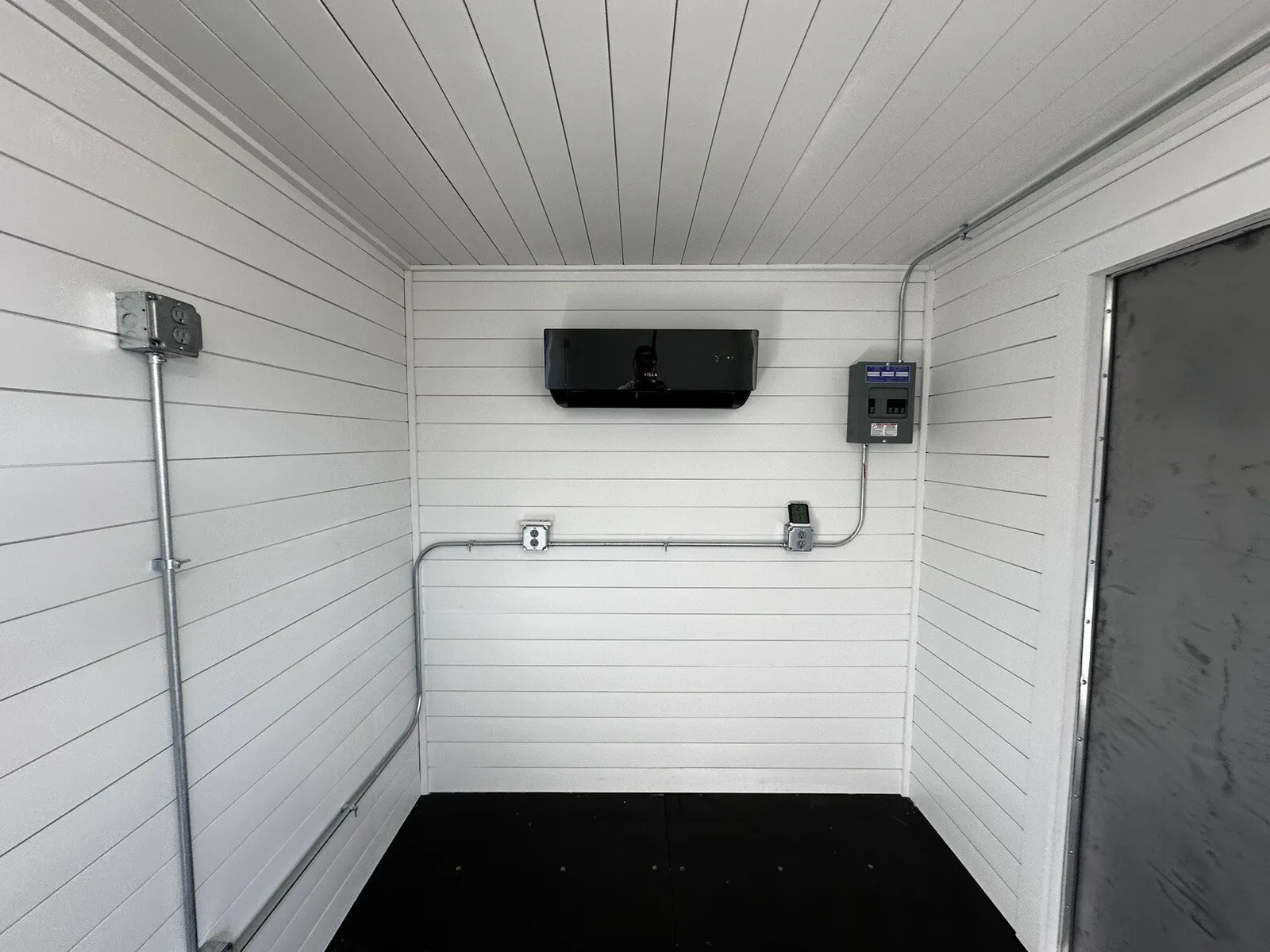 20ft 20’ Slate Gray Shiplap 120V Shipping Container Office Mini Split - Image 6