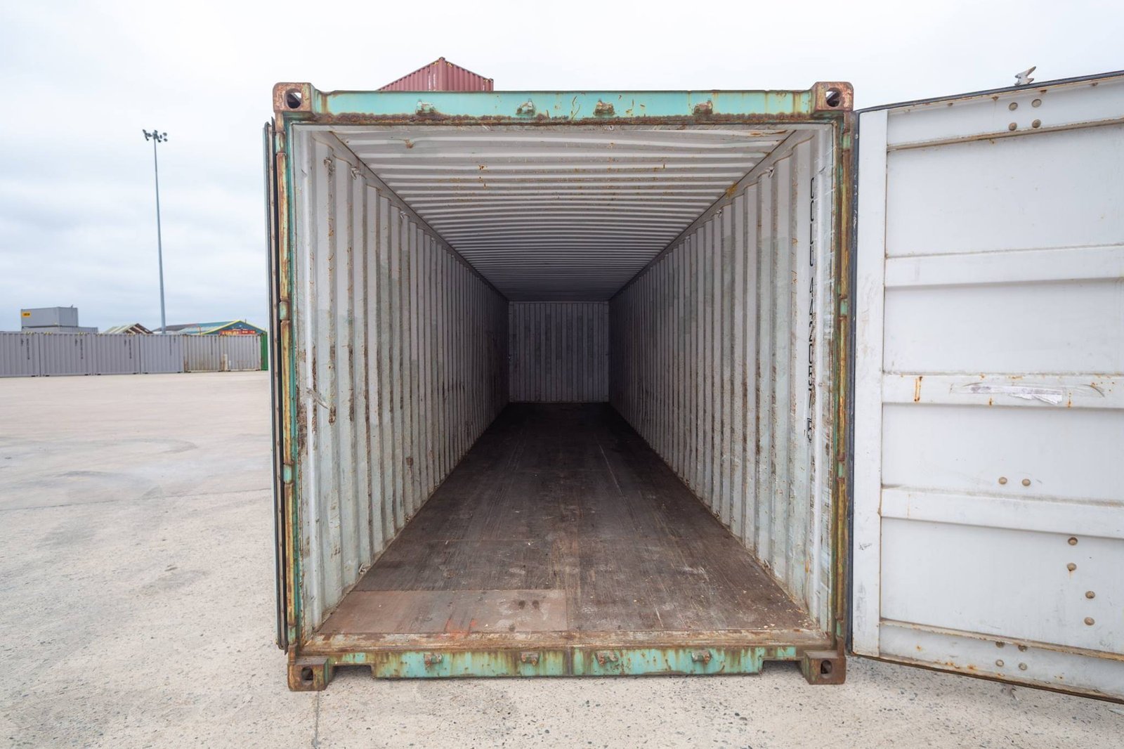 40FT Preloved Shipping Container β Wind & Watertight - Image 4