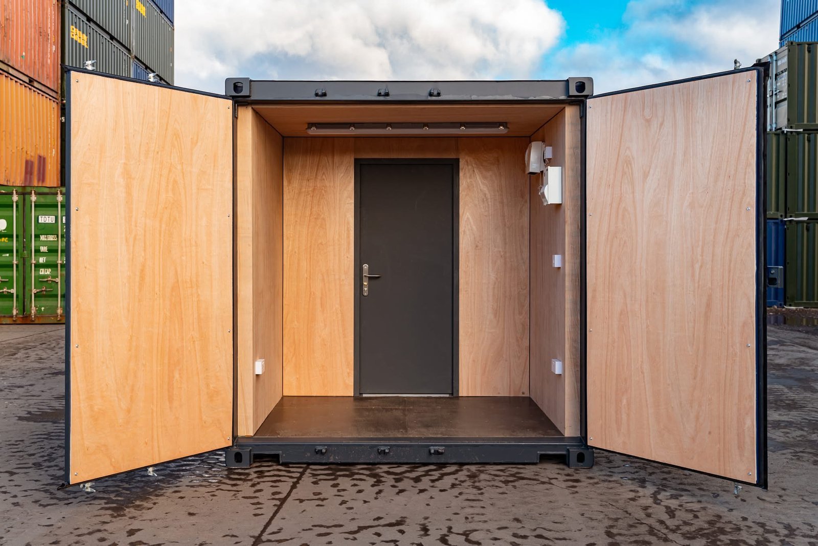 20ft Customised Container Kiosk – Fully Converted, Ready to Use - Image 3