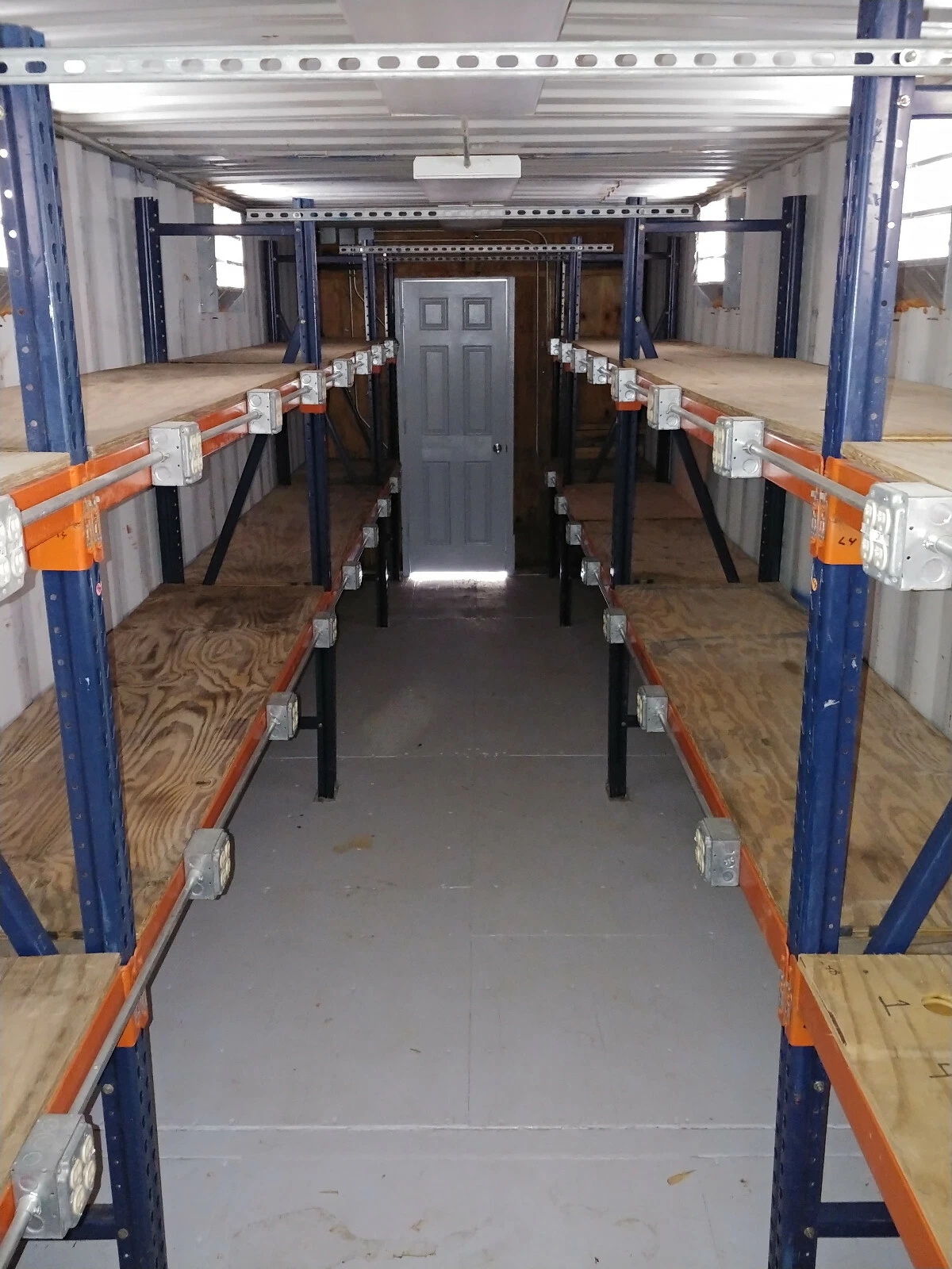40 ft Container Shop – Climate Controlled Office + Inventory Storage / Racking - Image 9