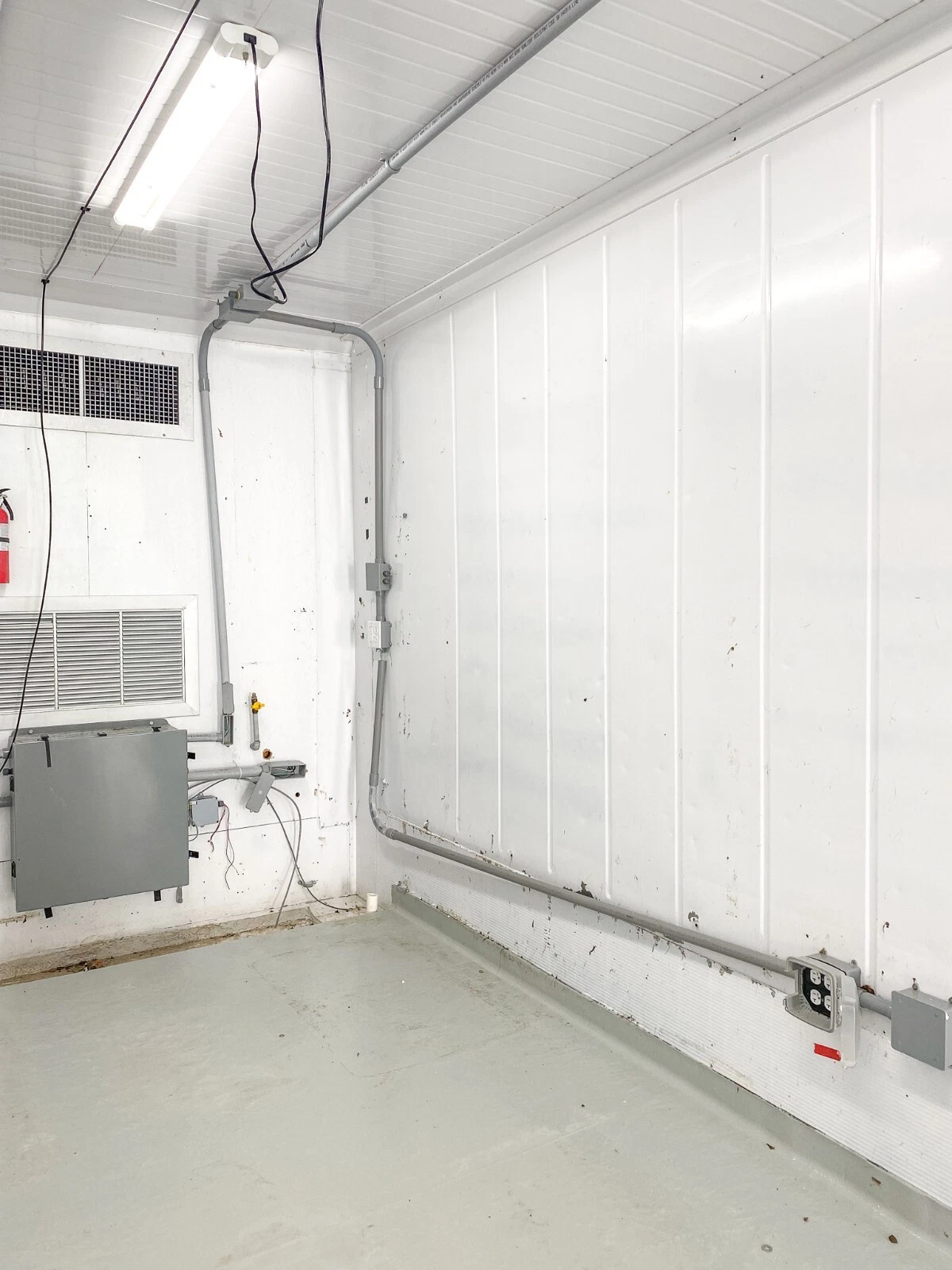 40 Foot High Cube Insulated Shipping Container with 5 Ton Bard HVAC - Image 7