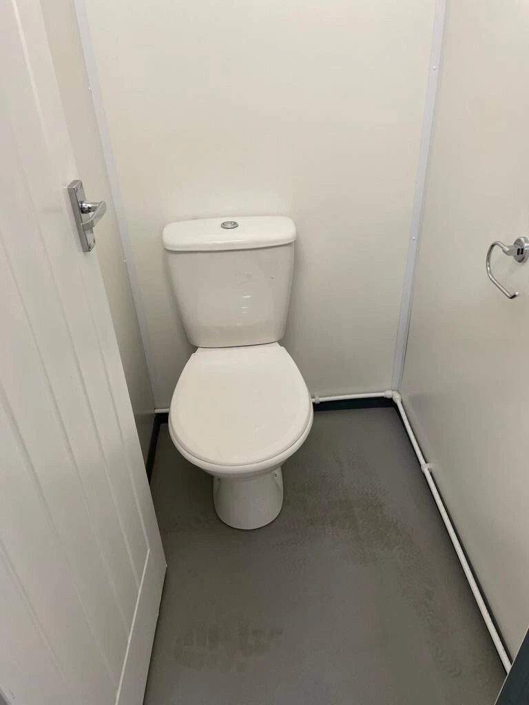 20ft x 8ft Shipping Container Toilet Block – Reading - Image 7