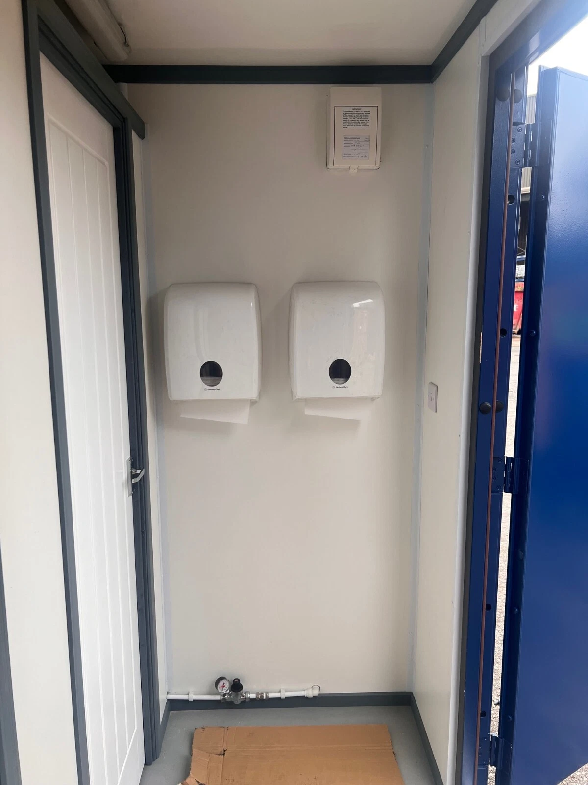 20ft x 8ft Shipping Container Toilet Block – Reading - Image 2